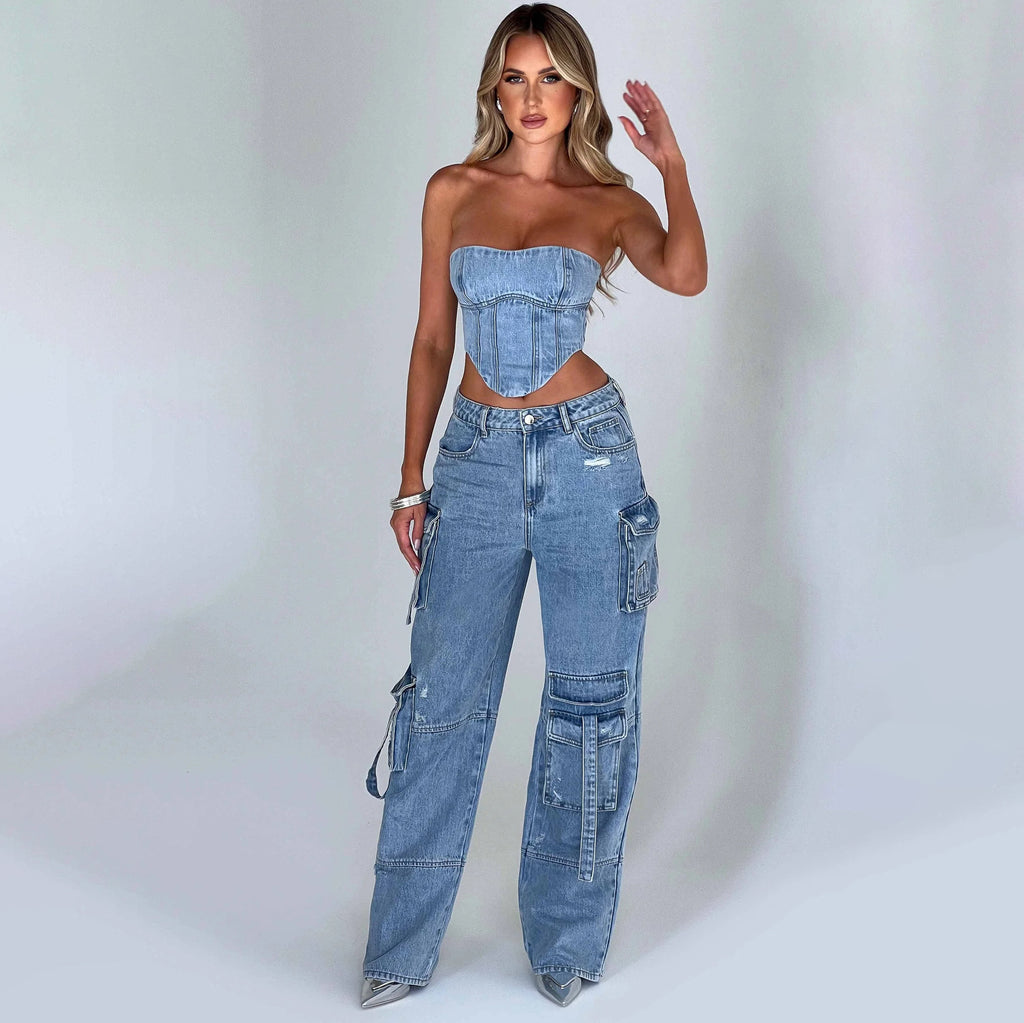 Completo da donna con top e pantaloni jeans