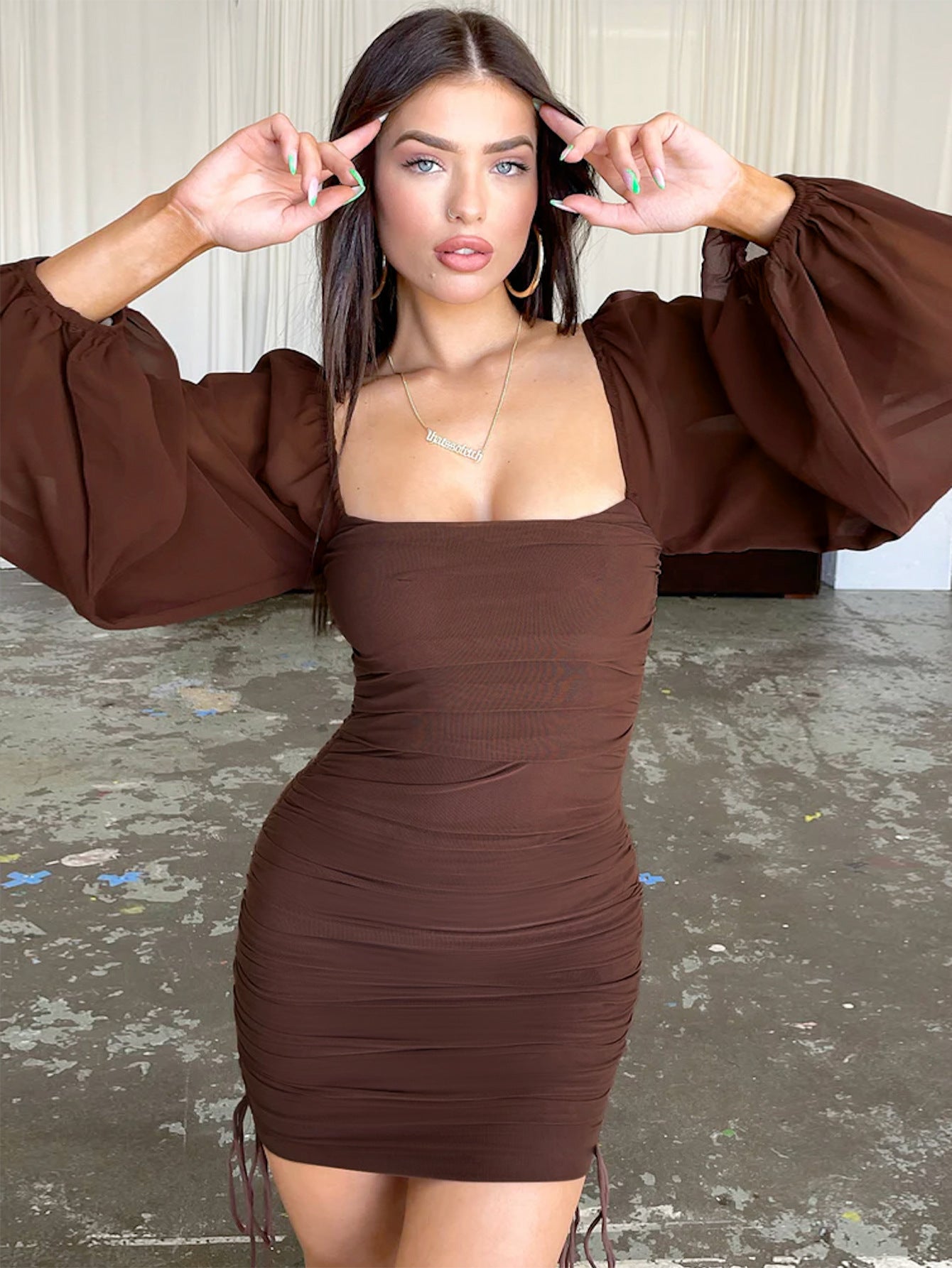 Abito con maniche balloon velate