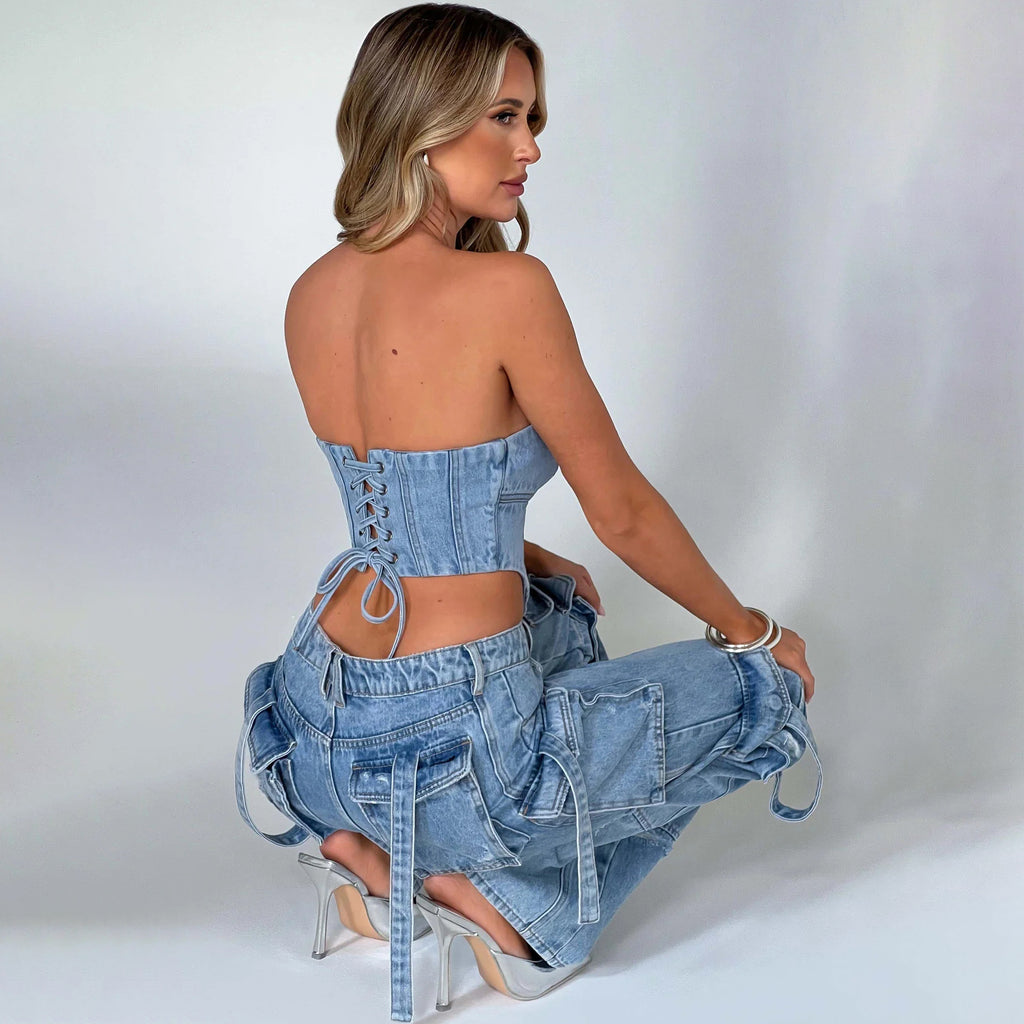 Completo da donna con top e pantaloni jeans