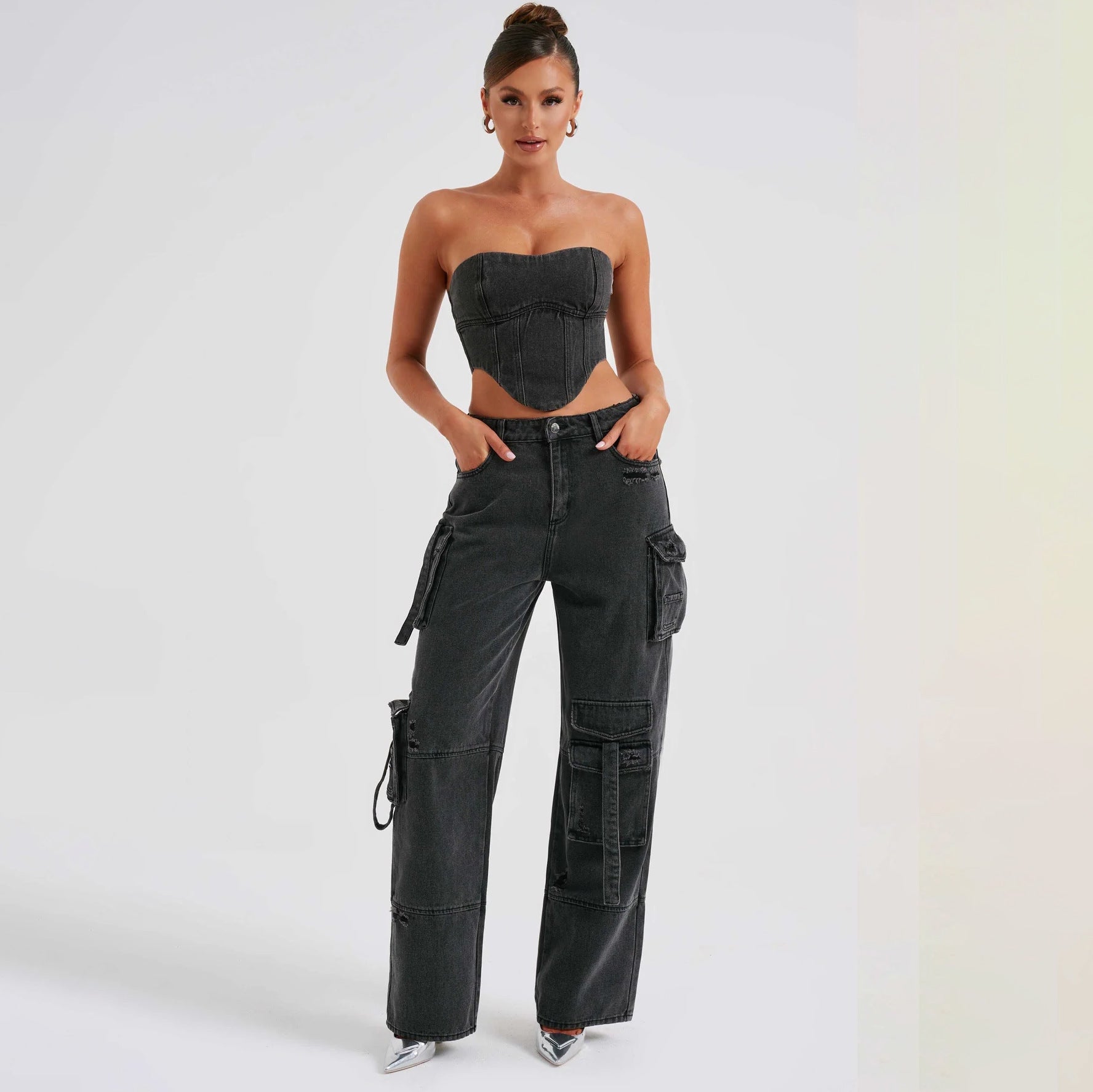 Completo da donna con top e pantaloni jeans