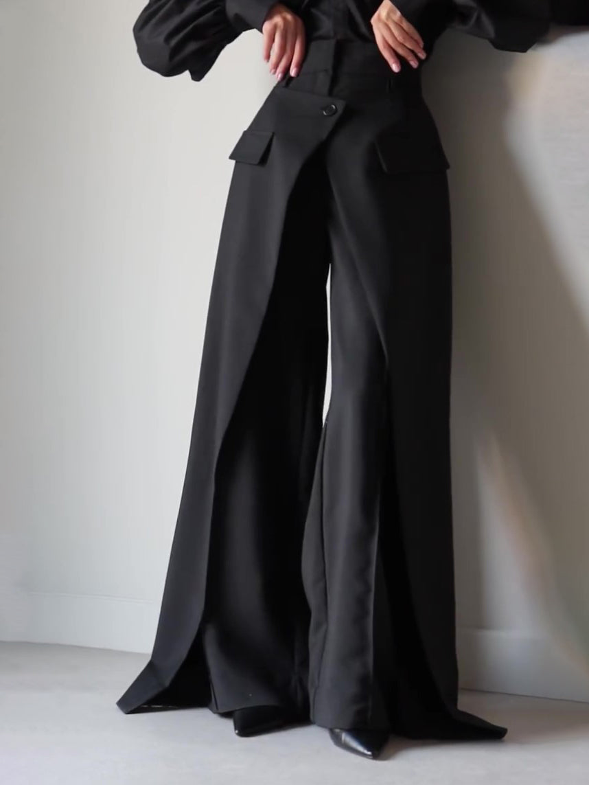 Pantalone con spacco alto