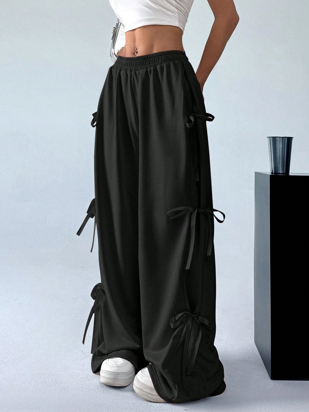 Pantalone con fiocchi
