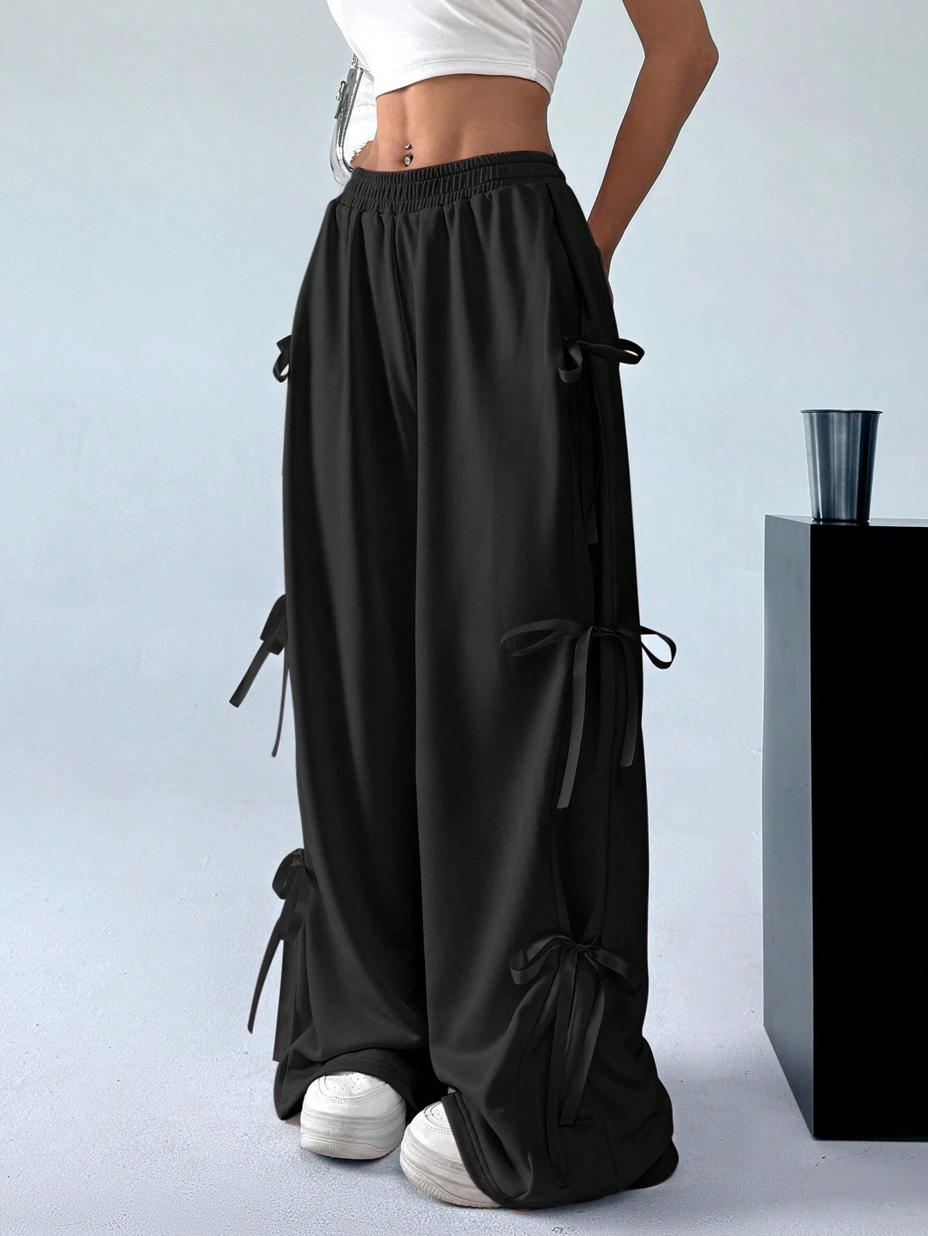 Pantalone con fiocchi